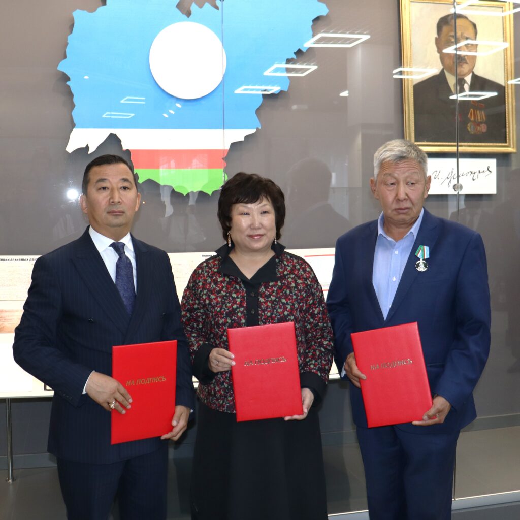 Институт подписал трехстороннее Соглашение о сотрудничестве с Намским улусом и Союзом строителей Якутии
